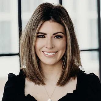 Portrait photograph of Baird & Warner Agent, Heather Ditlevsen
