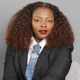 Portrait photograph of Baird & Warner Agent, Heather Jones