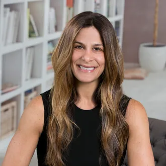 Portrait photograph of Baird & Warner Agent, Lori Giannini-Amelio