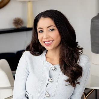 Portrait photograph of Baird & Warner Agent, Maureen Chwarzynski